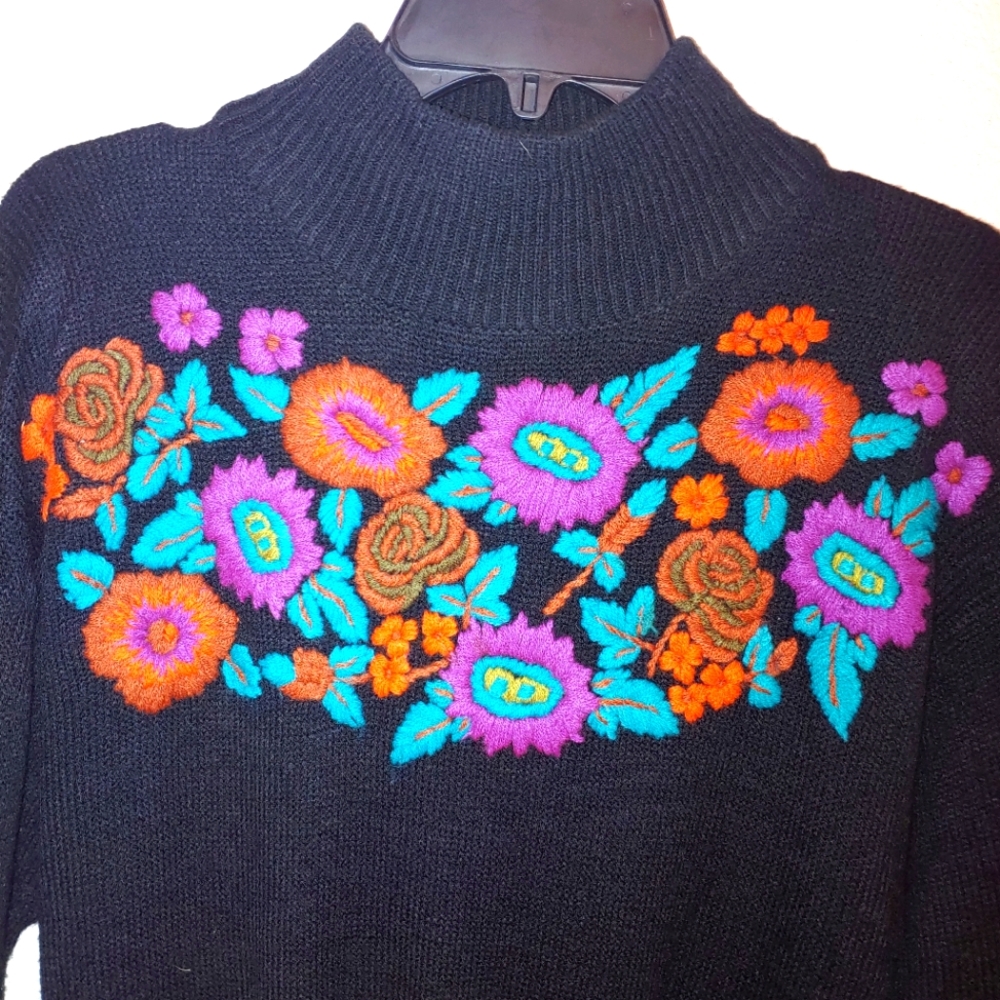 Maurada casuals maxi sweater dress turtleneck vintage sz small floral embroidery